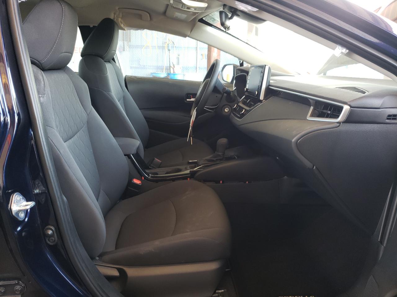 Photo 5 from auction – 2021 TOYOTA COROLLA LE with VIN 5YFEPMAE8MP161968