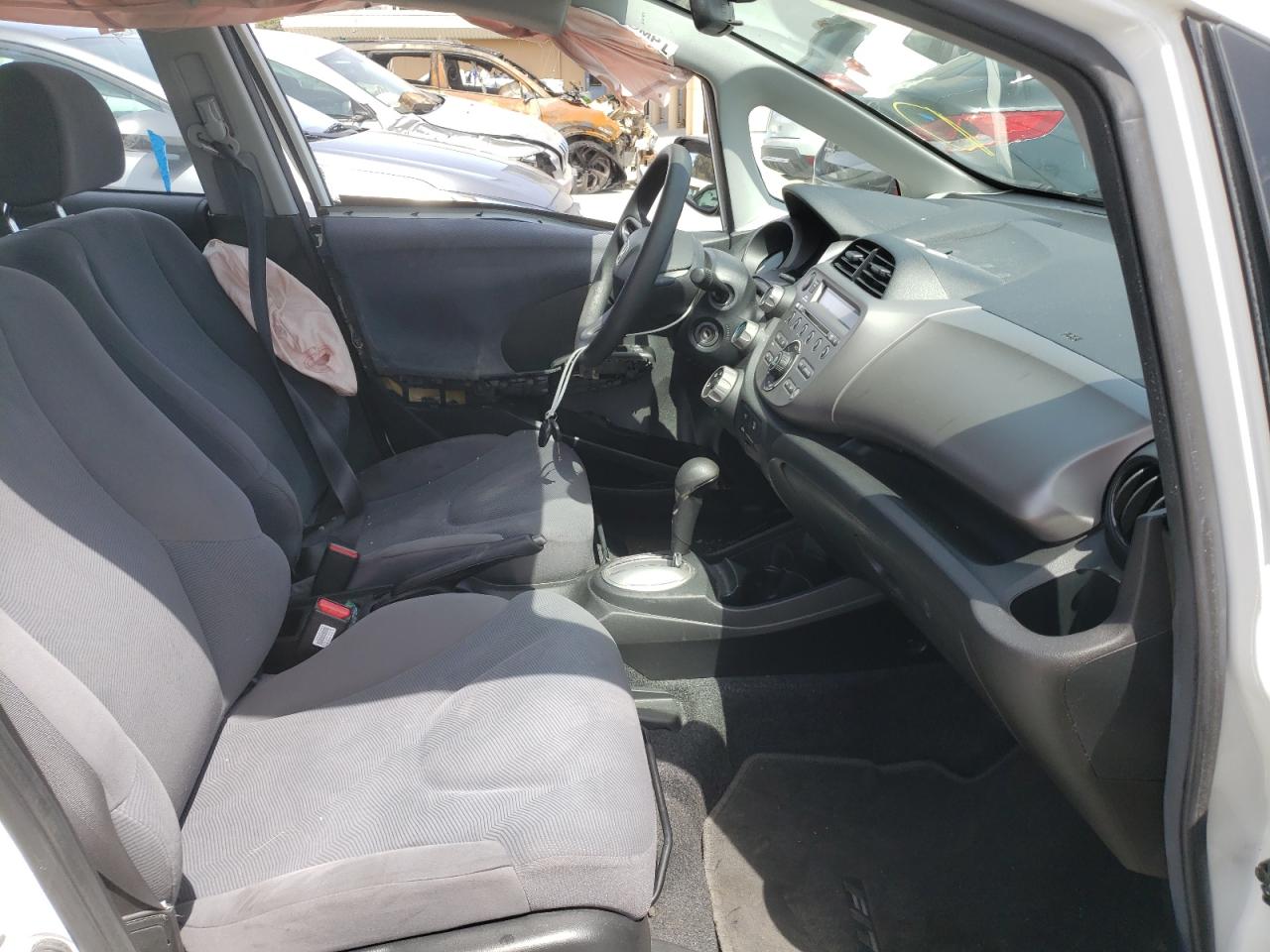 Photo 5 from auction – 2010 HONDA FIT with VIN JHMGE8H27AC017509