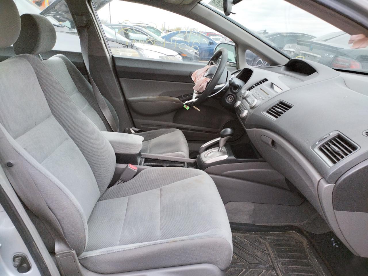 Photo 5 from auction – 2009 HONDA CIVIC LX with VIN 19XFA16599E048018