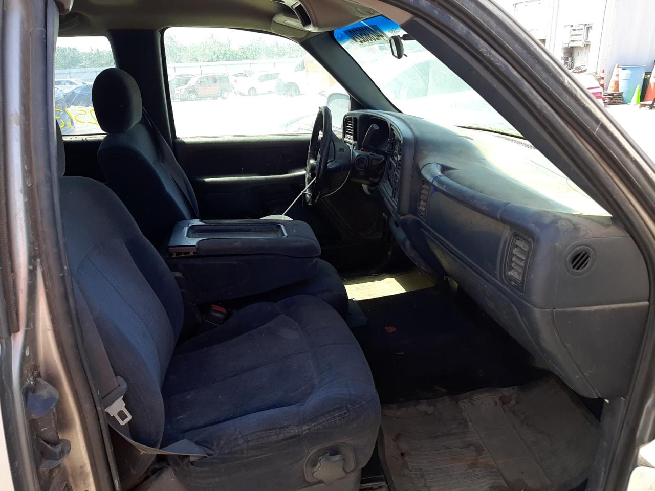 Photo 5 from auction – 2000 CHEVROLET SILVERADO with VIN 2GCEC19V0Y1232194