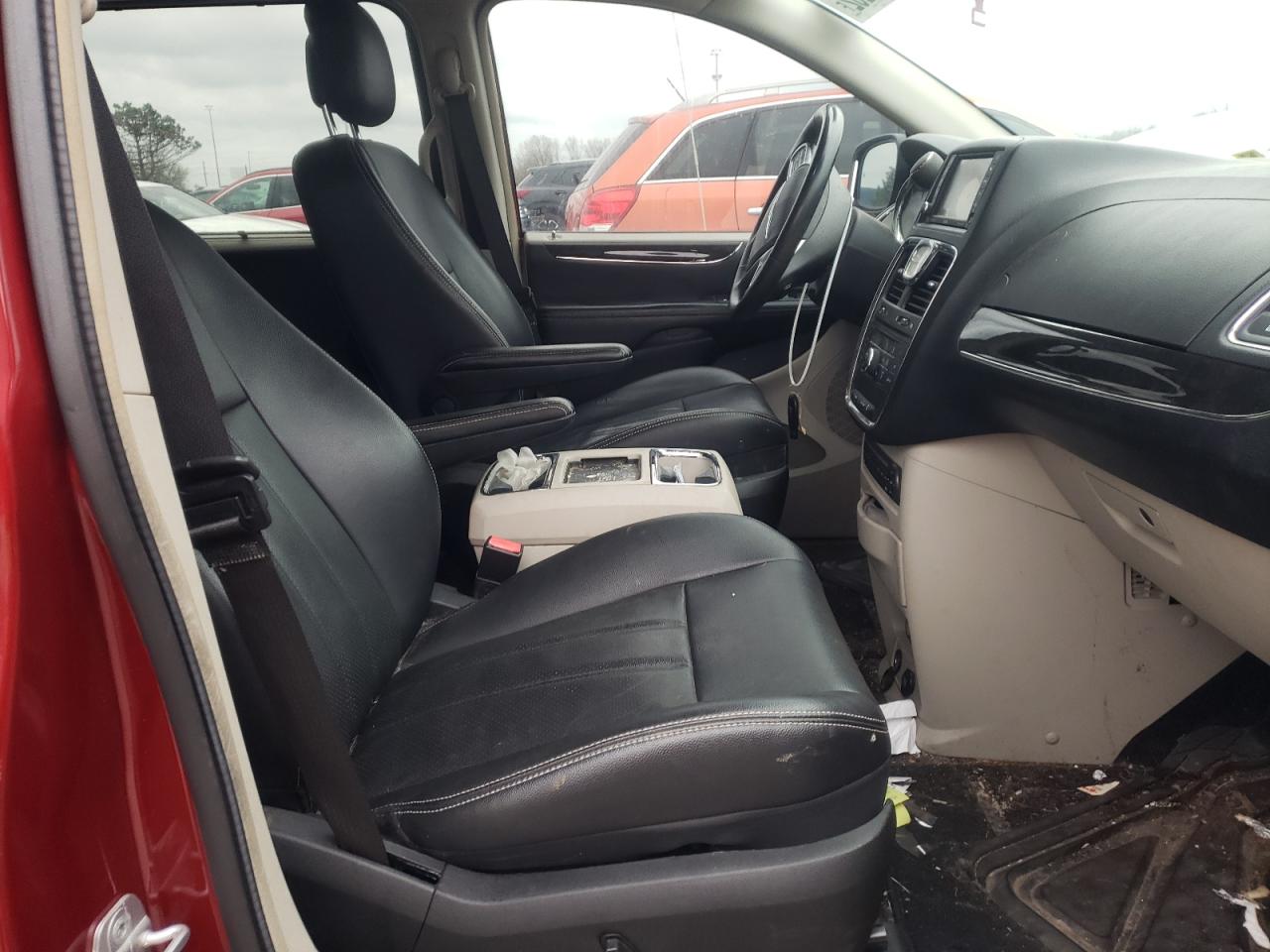 Photo 5 from auction – 2012 CHRYSLER TOWN & COU with VIN 2C4RC1CG3CR416261