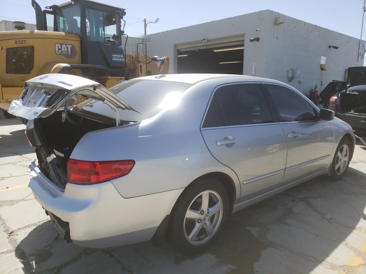 Photo 4 from auction – 2005 HONDA ACCORD EX with VIN JHMCM56825C003353