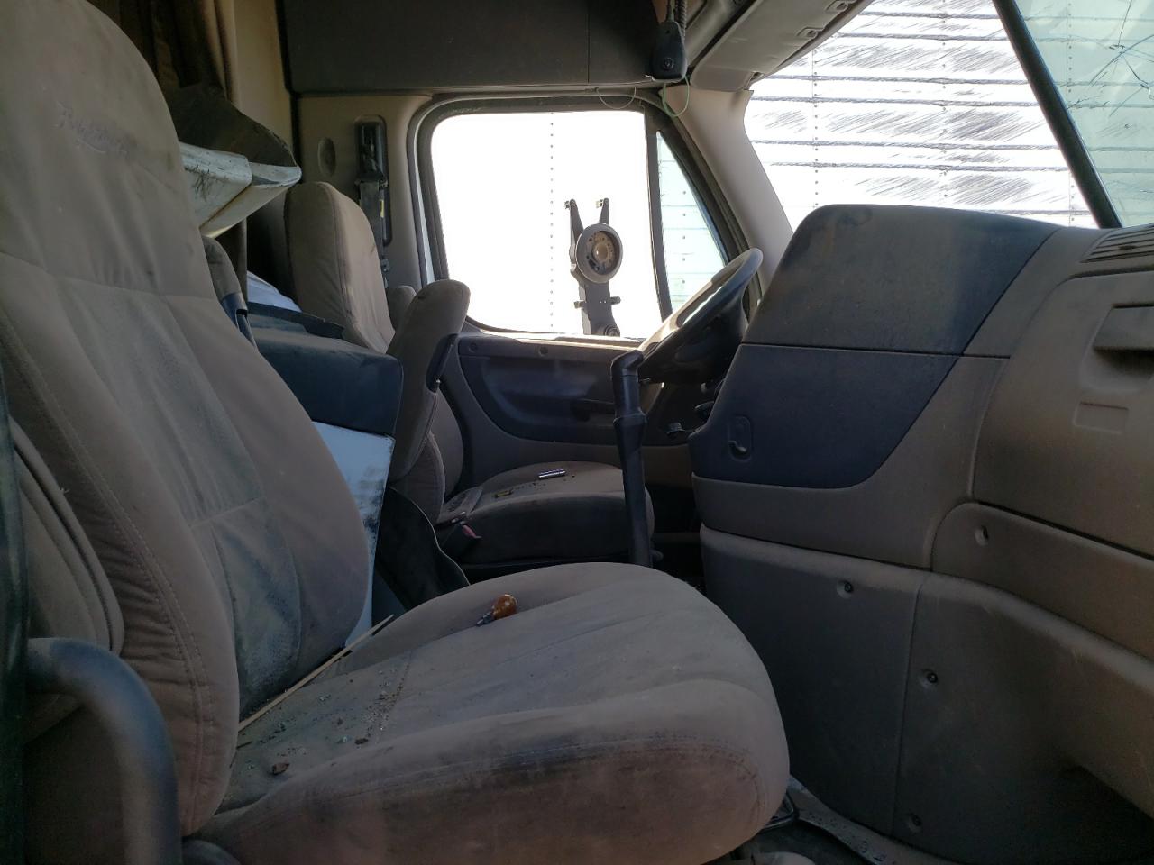 Photo 5 from auction – 2008 FREIGHTLINER CASCADIA 1 with VIN 1FUJGLCK88LAB1943