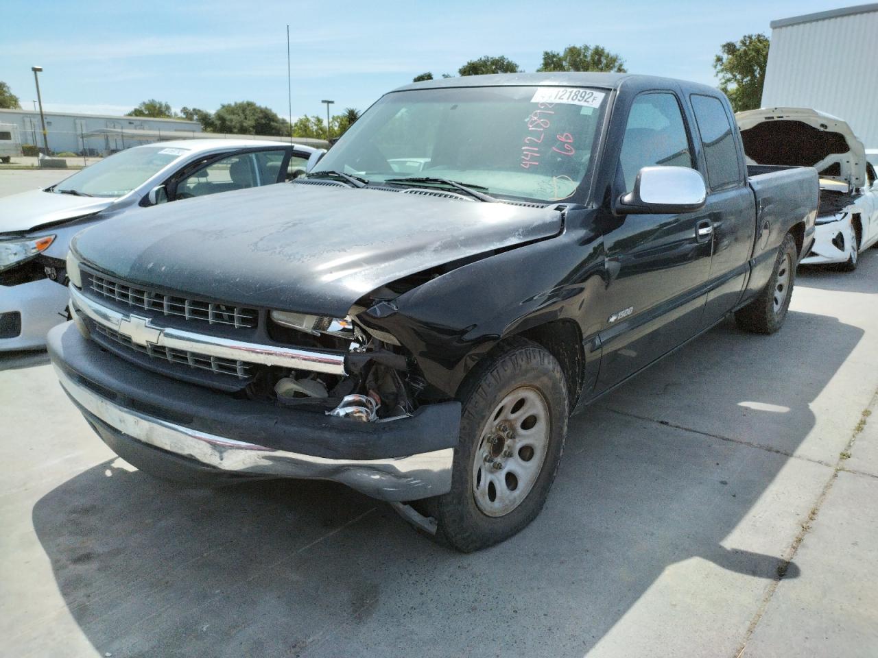 Photo 2 from auction – 2002 CHEVROLET SILVERADO with VIN 2GCEC19V421243626