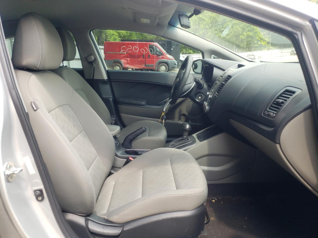 Photo 5 from auction – 2015 KIA FORTE LX with VIN KNAFK4A64F5297250