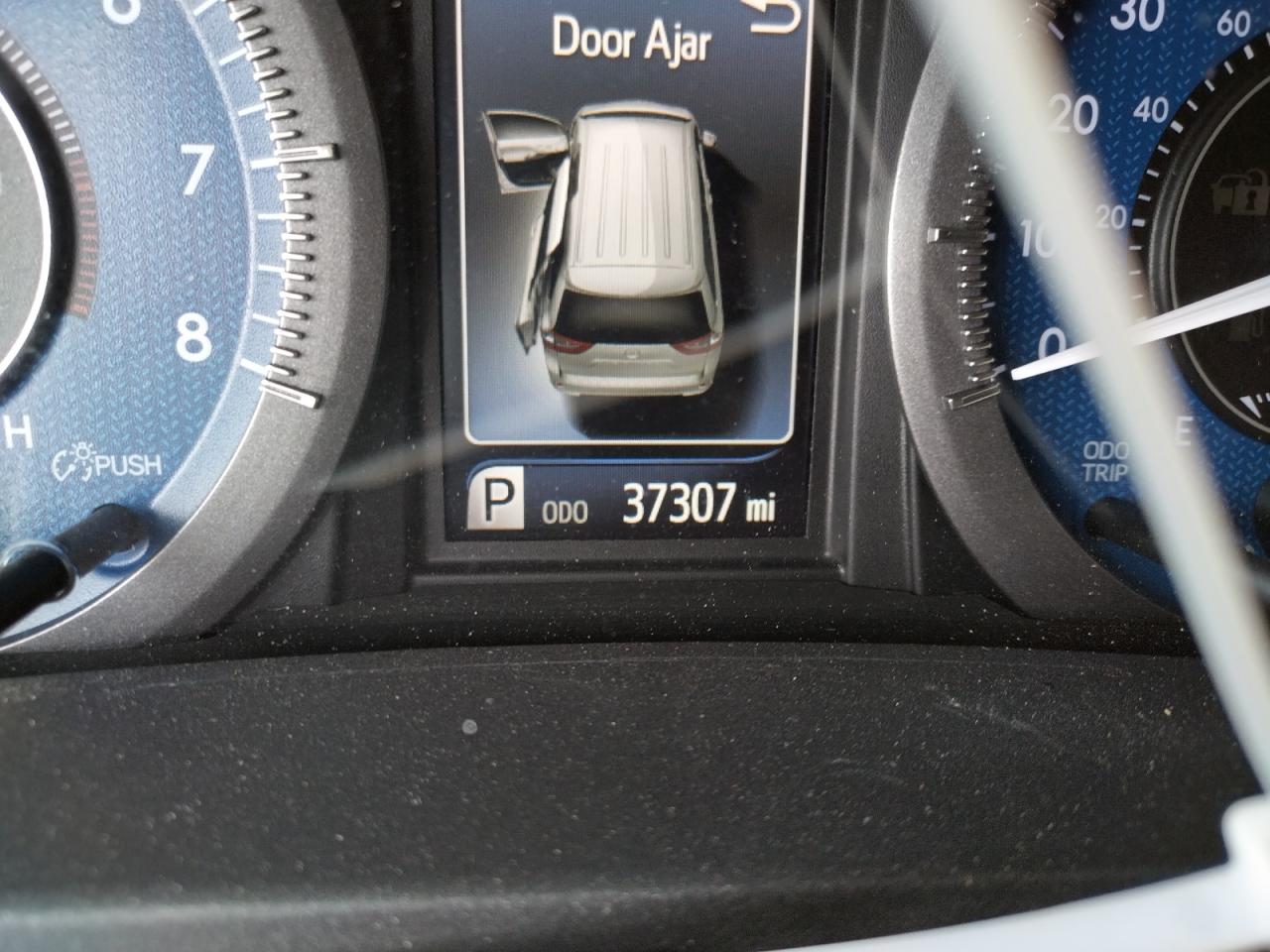 Photo 8 from auction – 2018 TOYOTA SIENNA XLE with VIN 5TDYZ3DC4JS915883