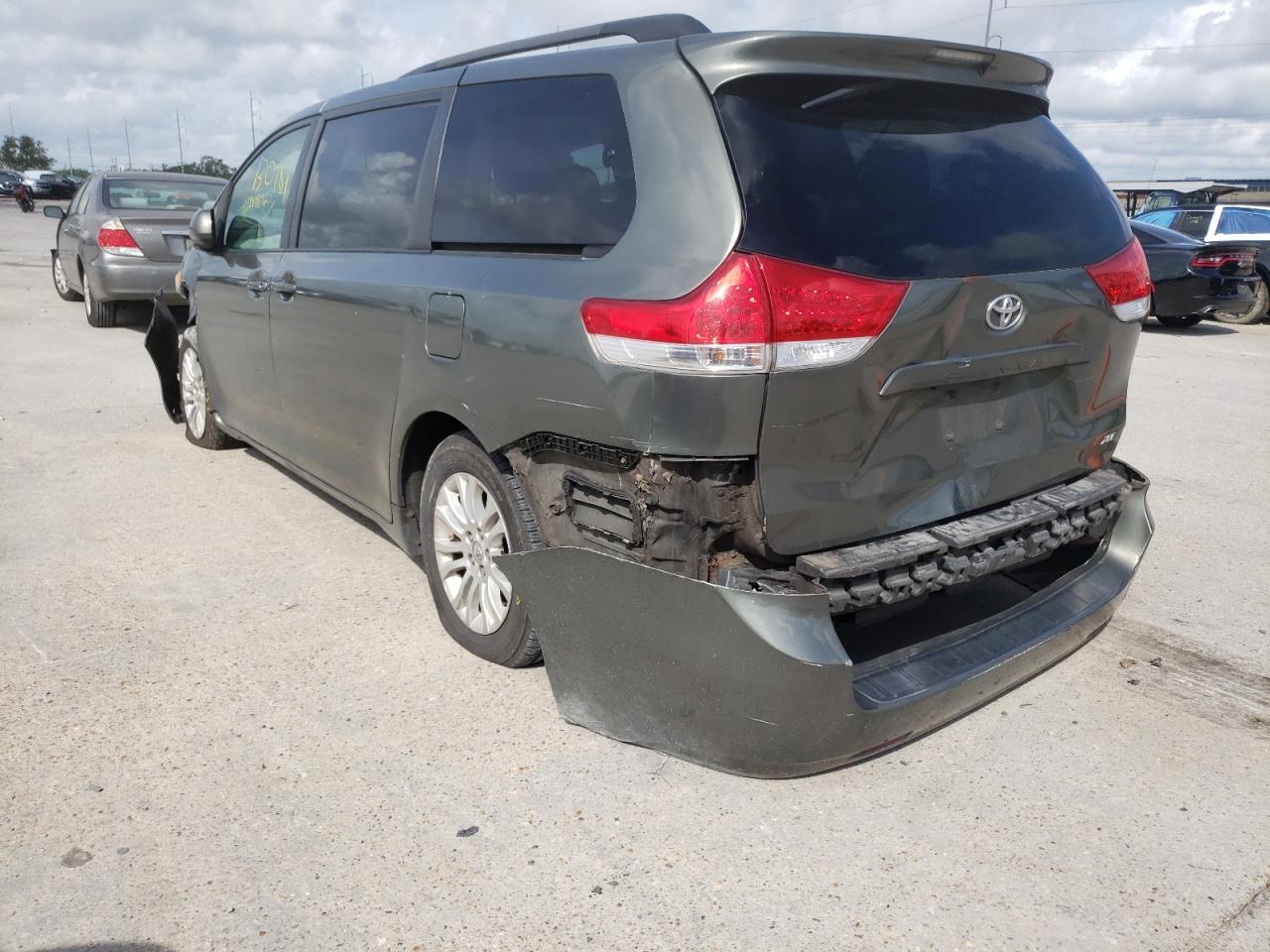 Photo 3 from auction – 2011 TOYOTA SIENNA XLE with VIN 5TDYK3DC3BS102718