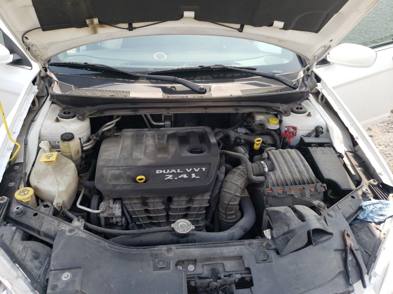 Photo 7 from auction – 2014 CHRYSLER 200 LX with VIN 1C3CCBAB1EN168552