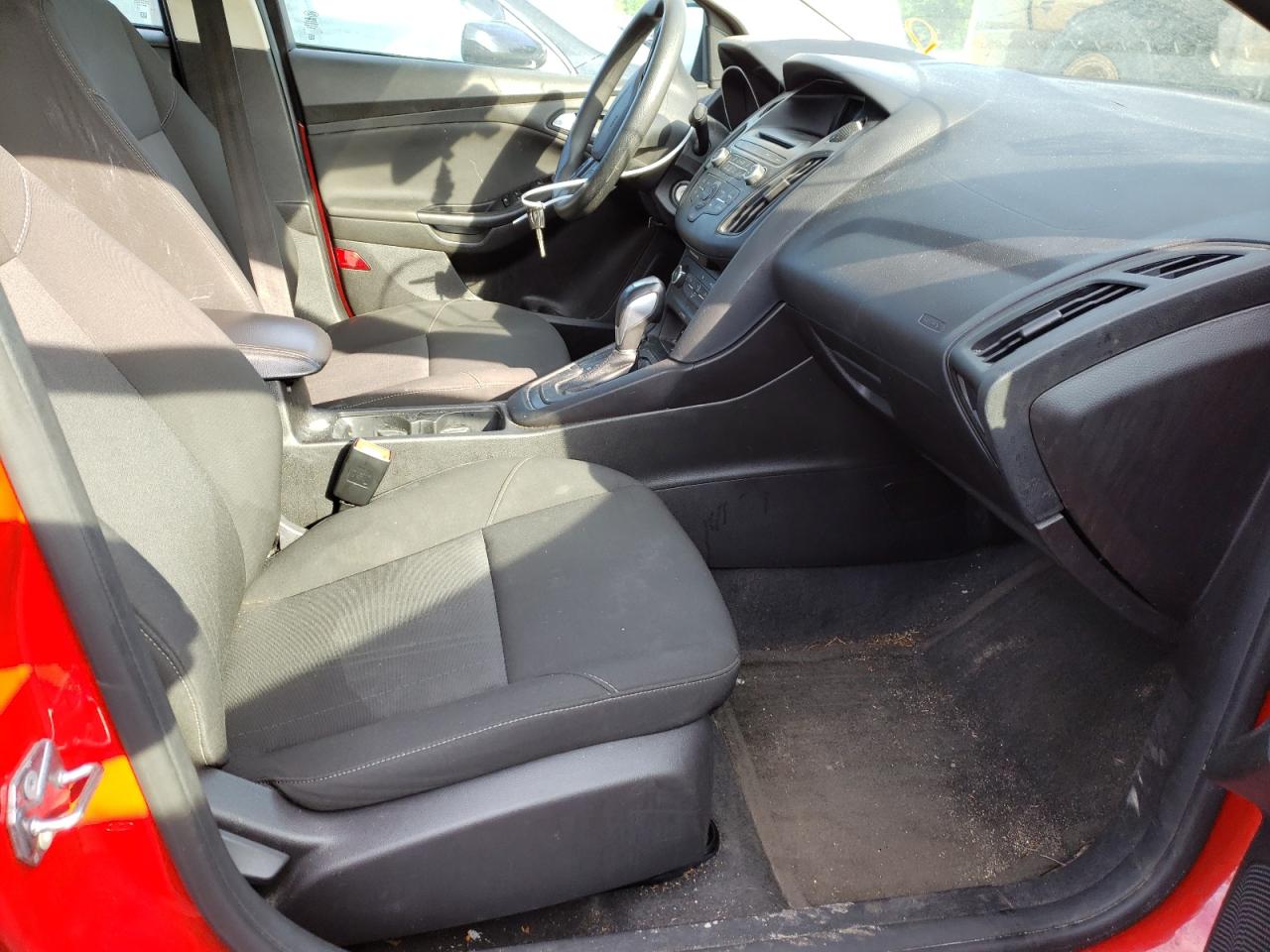 Photo 5 from auction – 2015 FORD FOCUS SE with VIN 1FADP3F2XFL329471