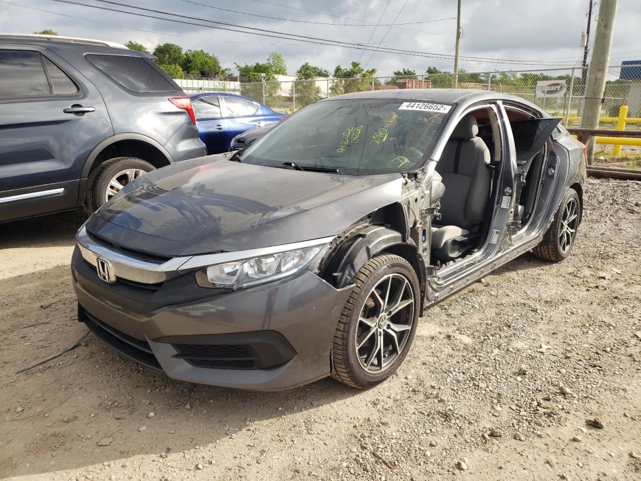 Photo 2 from auction – 2017 HONDA CIVIC with VIN 19XFC2F57HE042586