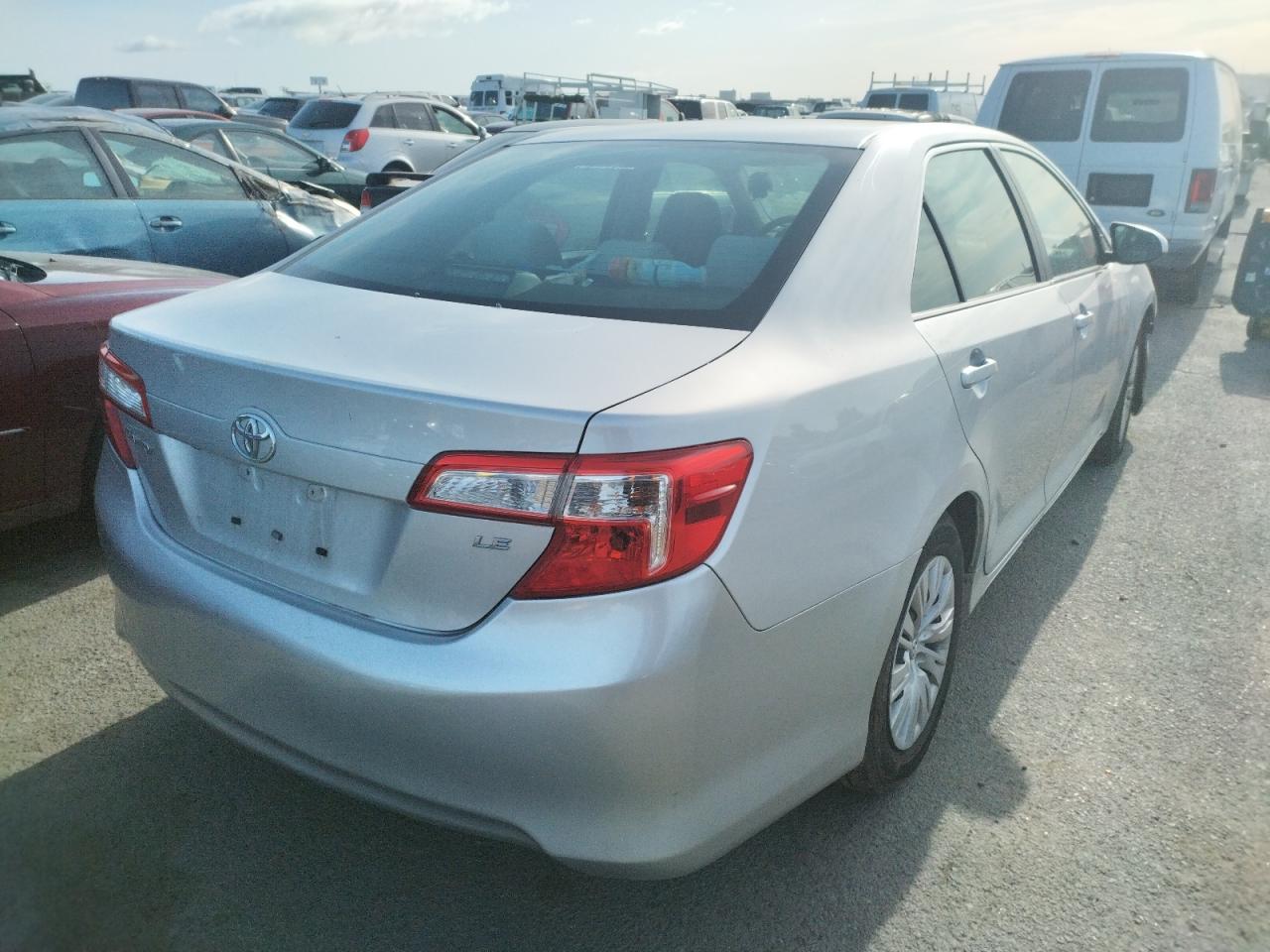 Photo 4 from auction – 2014 TOYOTA CAMRY L with VIN 4T4BF1FK4ER373727
