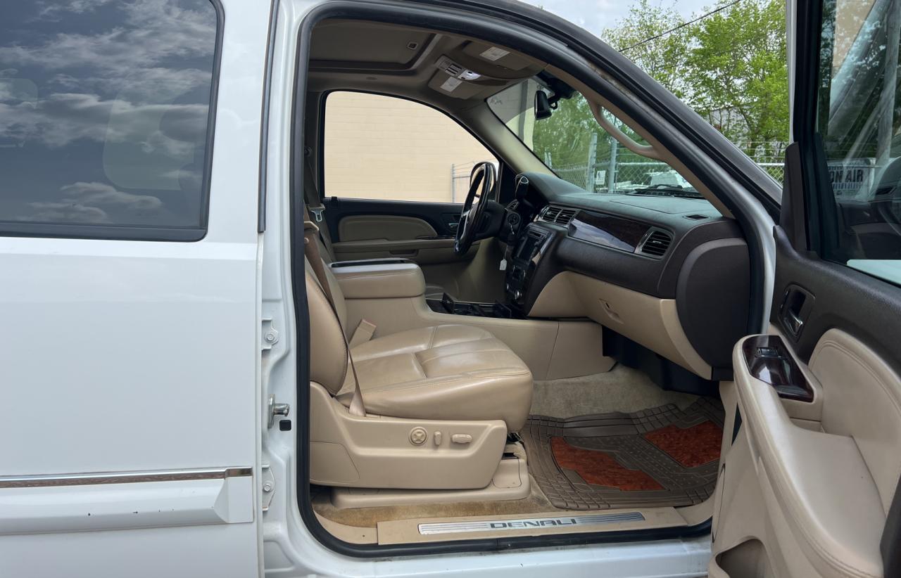 Photo 5 from auction – 2007 GMC YUKON DENA with VIN 1GKFK63847J208853