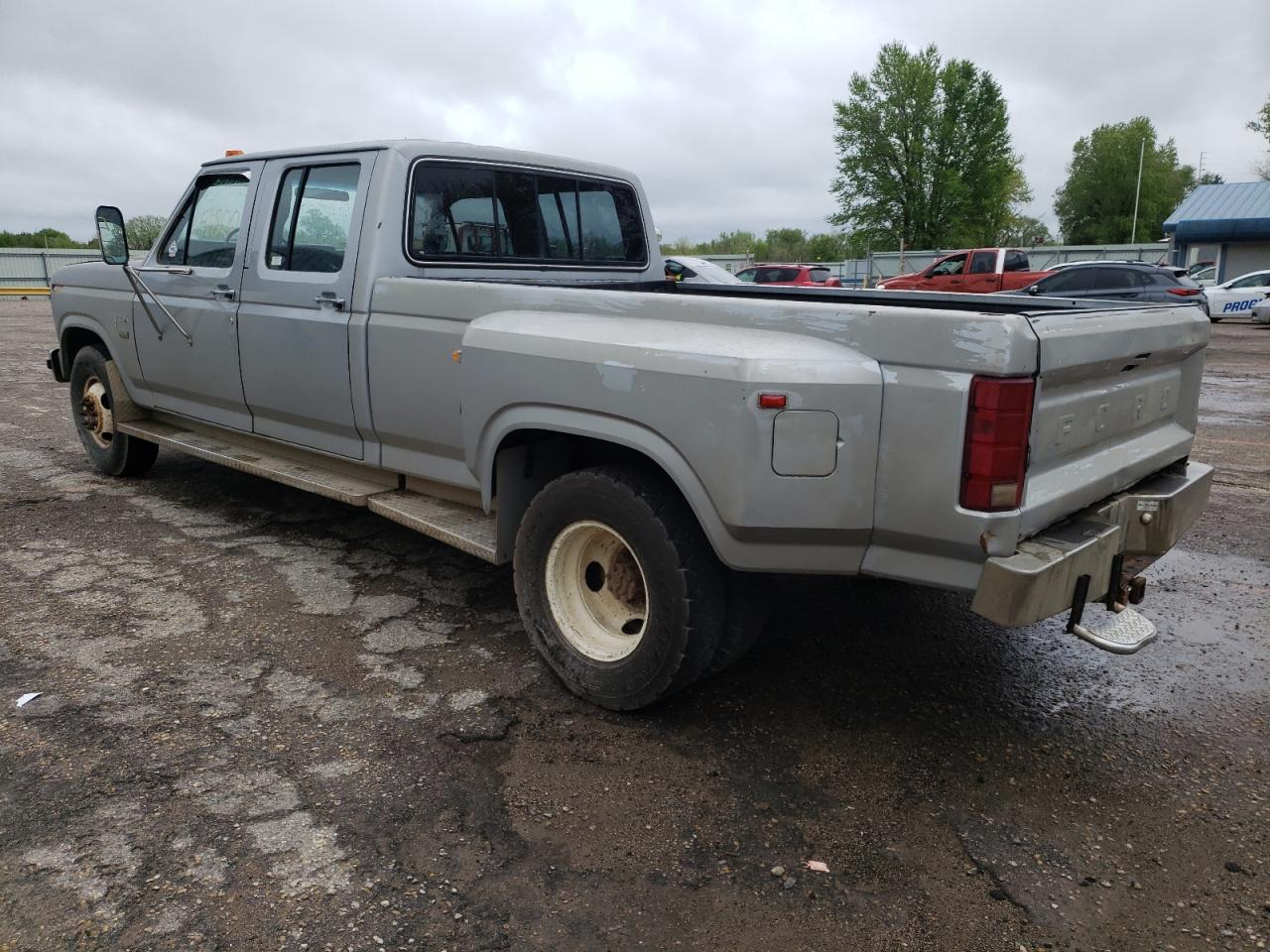 Photo 3 from auction – 1985 FORD F350 with VIN 2FTJW3510FCA51392