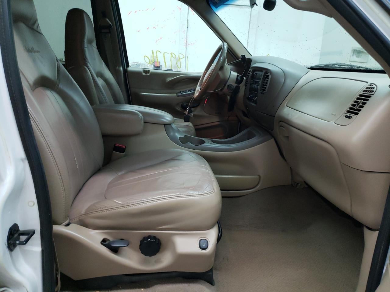 Photo 5 from auction – 1998 FORD EXPEDITION with VIN 1FMPU18L6WLC06398