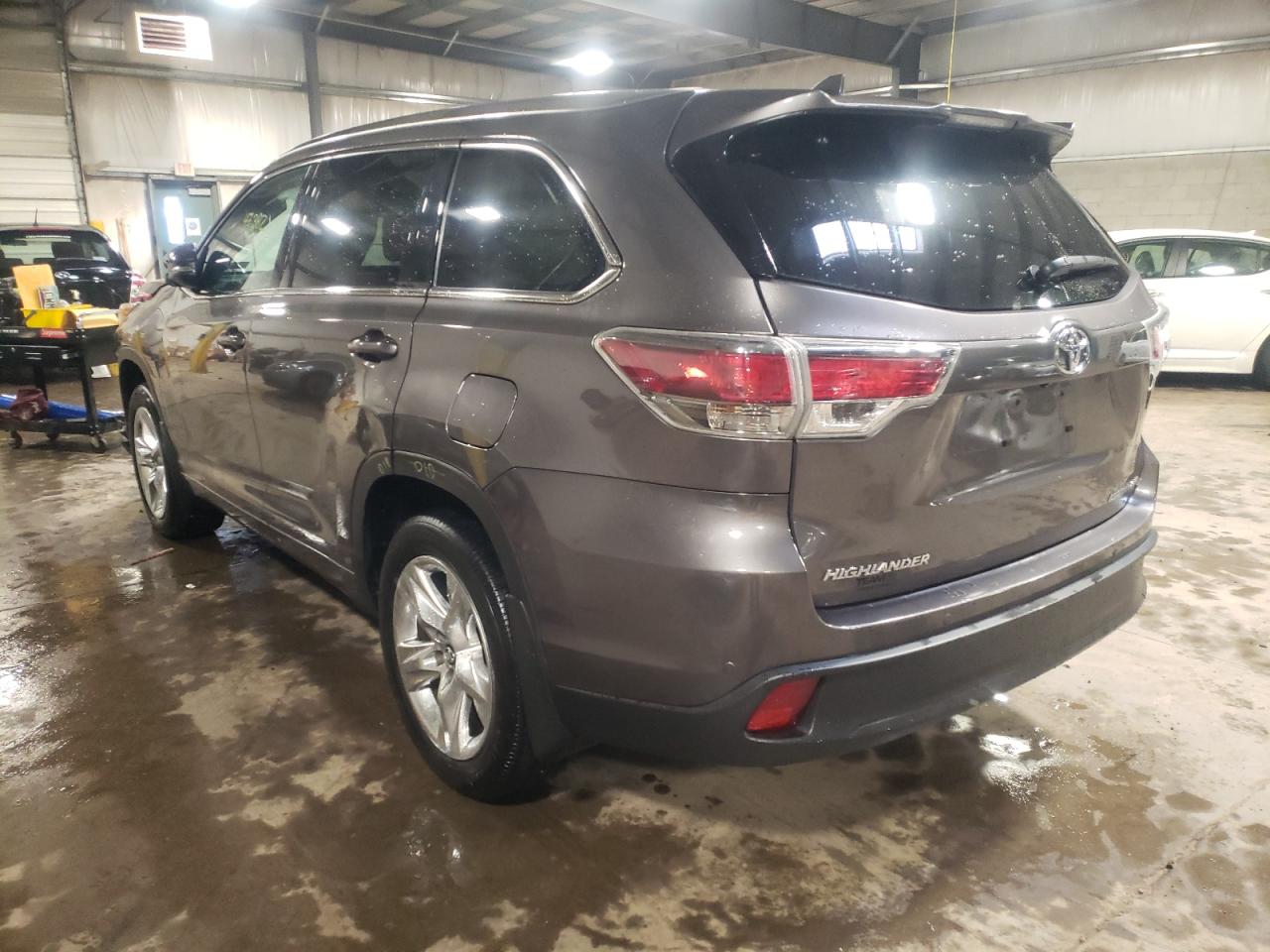 Photo 3 from auction – 2016 TOYOTA HIGHLANDER with VIN 5TDDKRFH8GS327993