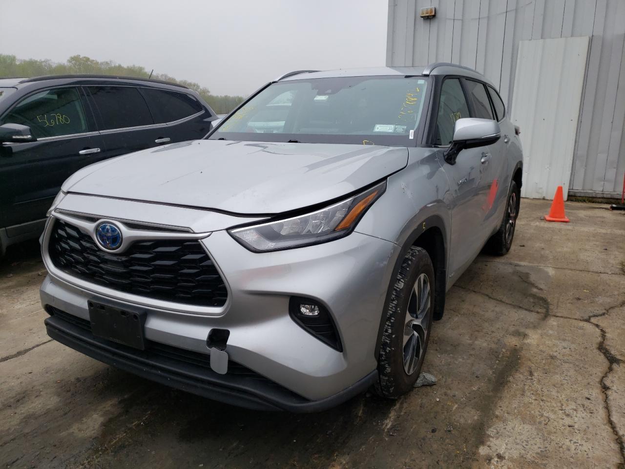 Photo 2 from auction – 2020 TOYOTA HIGHLANDER with VIN 5TDGBRCHXLS506791