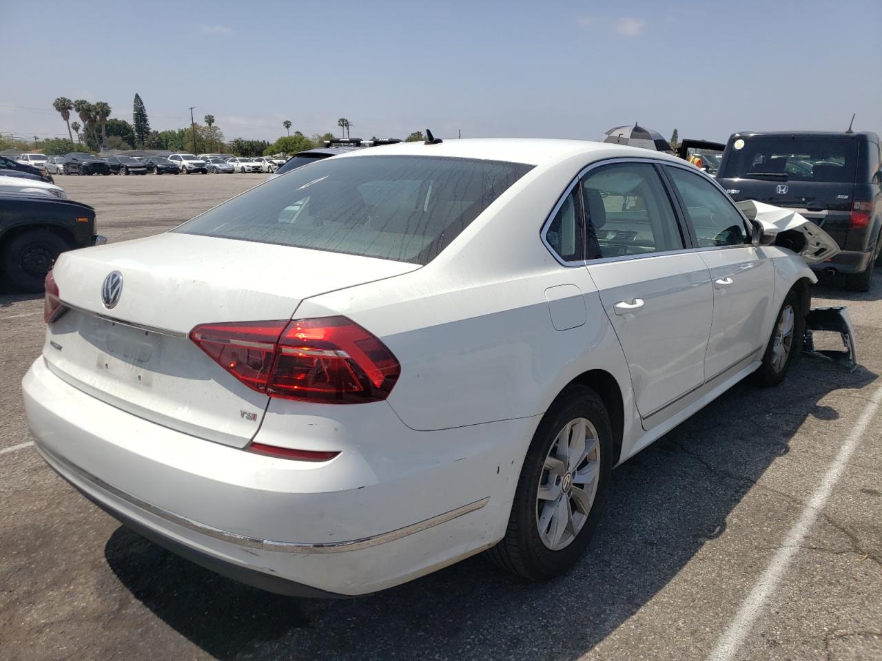 Photo 4 from auction – 2017 VOLKSWAGEN PASSAT S with VIN 1VWAT7A38HC020193