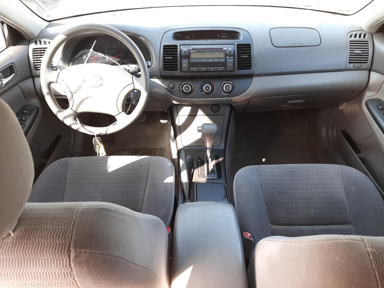 Photo 9 from auction – 2005 TOYOTA CAMRY LE with VIN 4T1BE32K45U040832