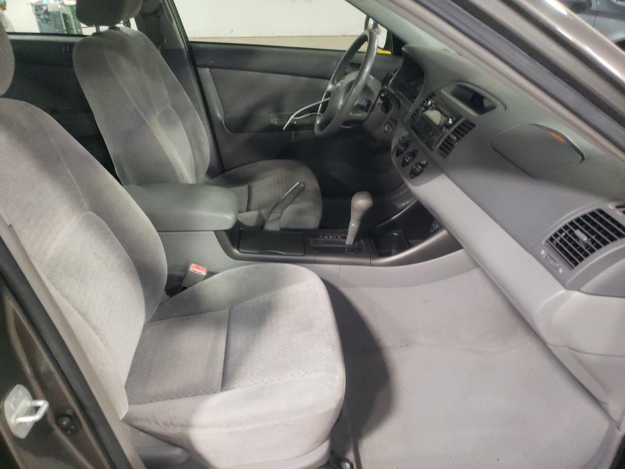 Photo 5 from auction – 2002 TOYOTA CAMRY LE with VIN 4T1BE32K32U597985