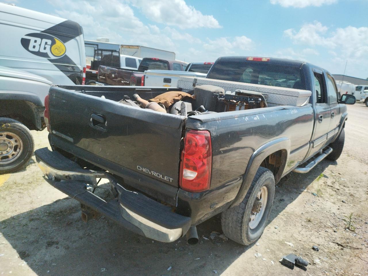 Photo 4 from auction – 2003 CHEVROLET SILVERADO with VIN 1GCHC23U93F180231