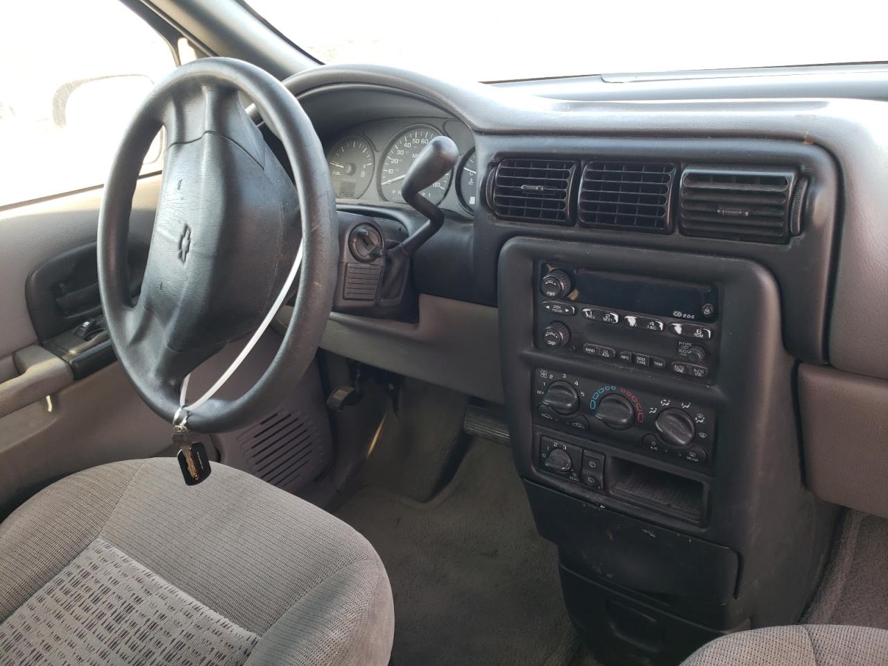 Photo 9 from auction – 2003 CHEVROLET VENTURE with VIN 1GNDX03E23D165380