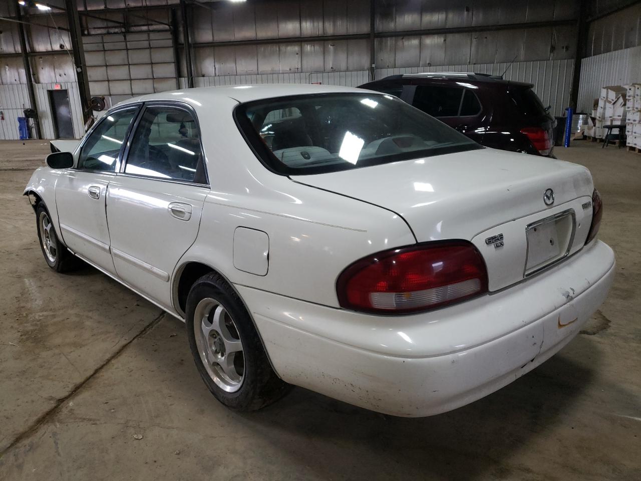 Photo 3 from auction – 1999 MAZDA 626 ES with VIN 1YVGF22C5X5874979