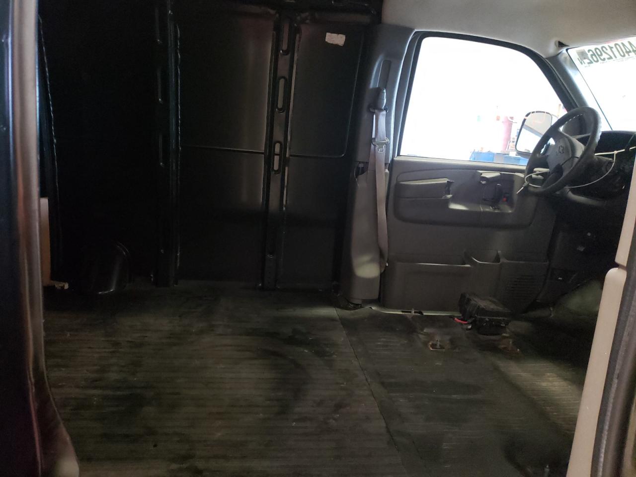 Photo 6 from auction – 2005 CHEVROLET EXPRESS G3 with VIN 1GCHG39U051143456