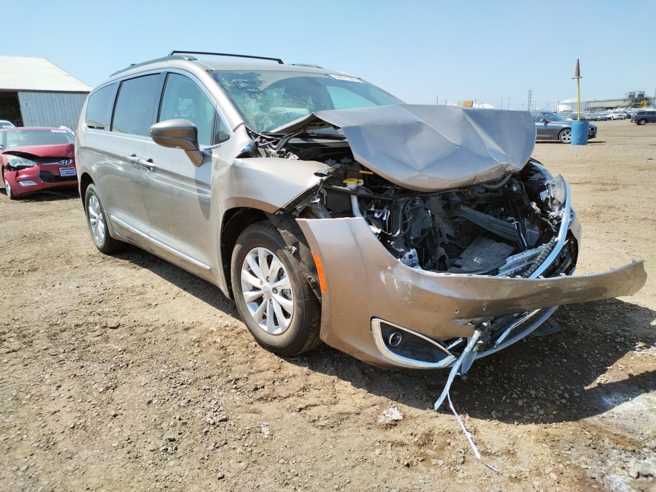Photo 9 from auction – 2017 CHRYSLER PACIFICA T with VIN 2C4RC1BG5HR665492