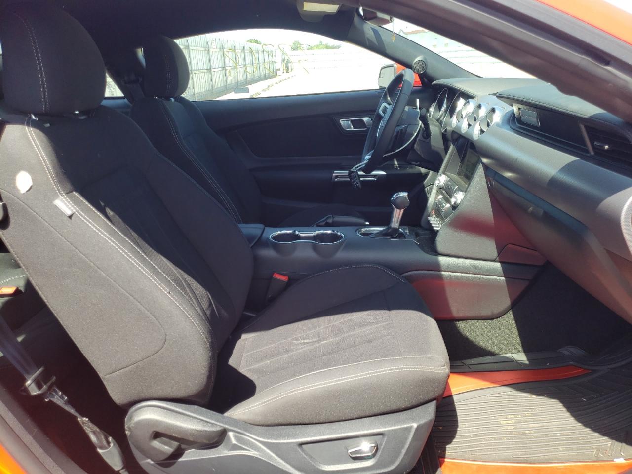 Photo 5 from auction – 2018 FORD MUSTANG with VIN 1FA6P8TH8J5146890