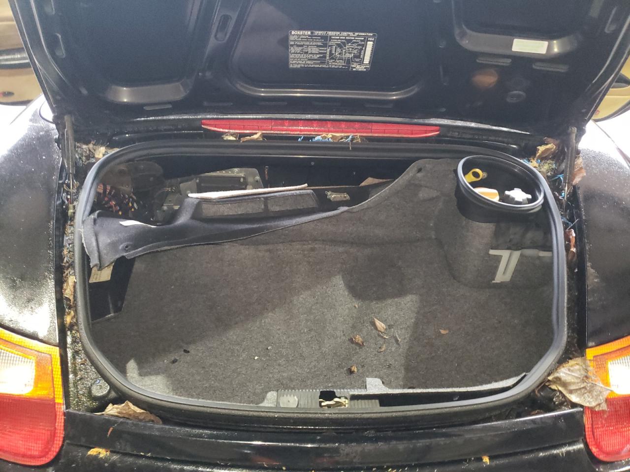 Photo 6 from auction – 2000 PORSCHE BOXSTER with VIN WP0CA2985YU622936