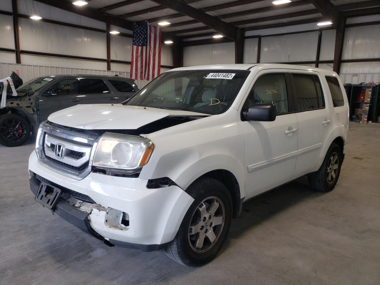 Photo 2 from auction – 2010 HONDA PILOT LX with VIN 5FNYF3H27AB016532