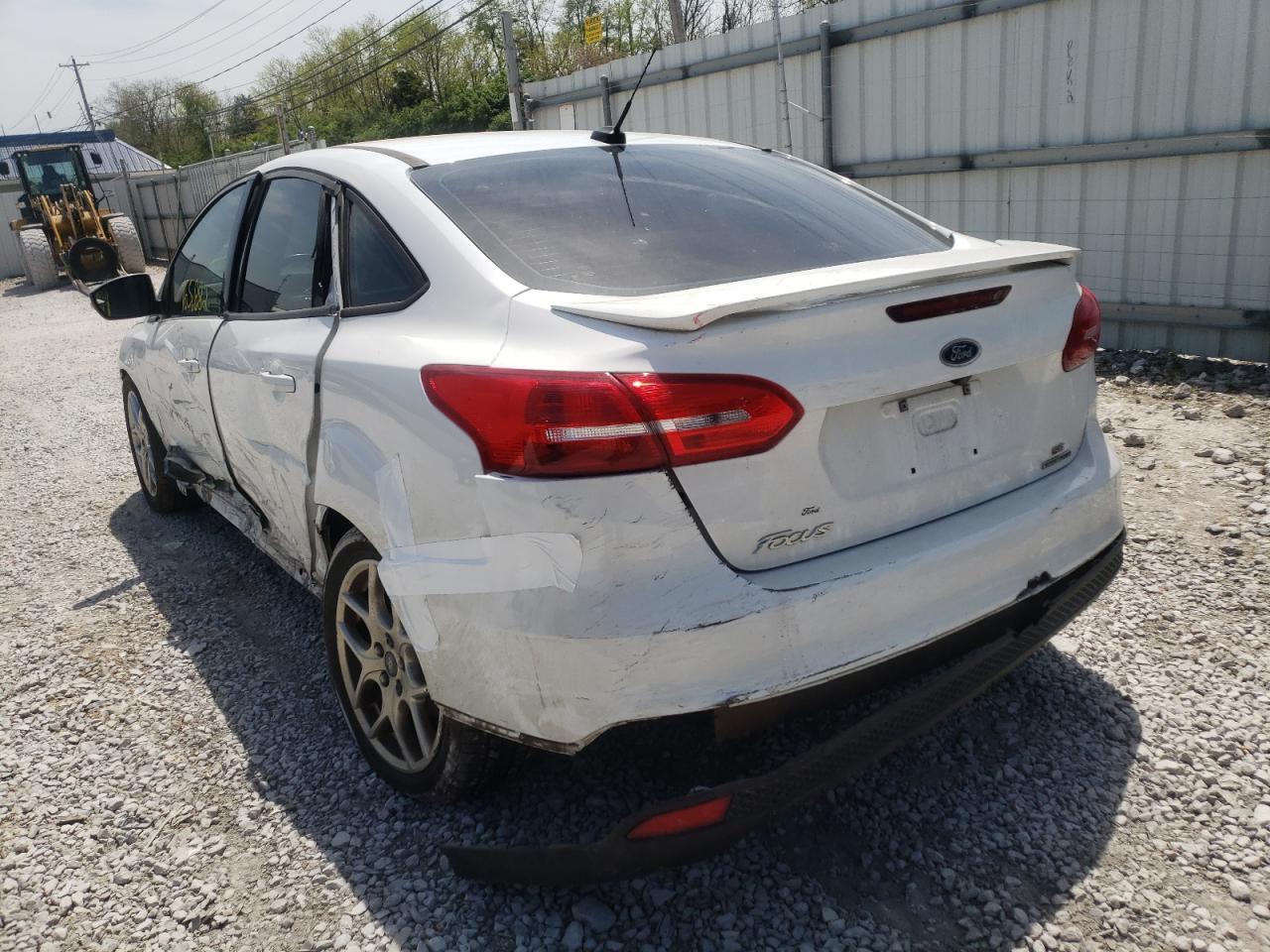 Photo 3 from auction – 2015 FORD FOCUS SE with VIN 1FADP3F20FL383880