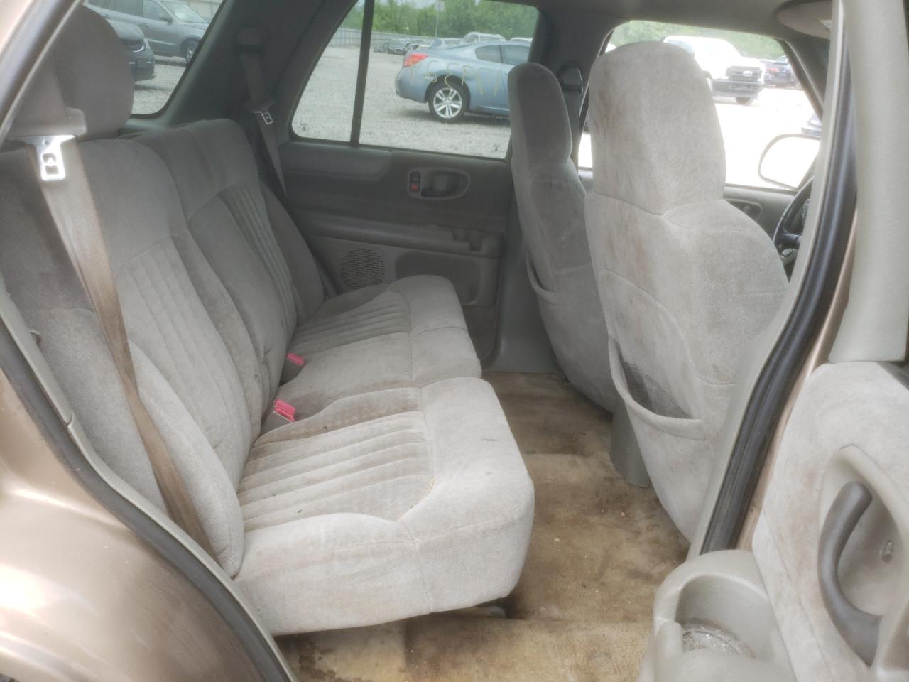 Photo 6 from auction – 2002 CHEVROLET BLAZER with VIN 1GNDT13W52K206136