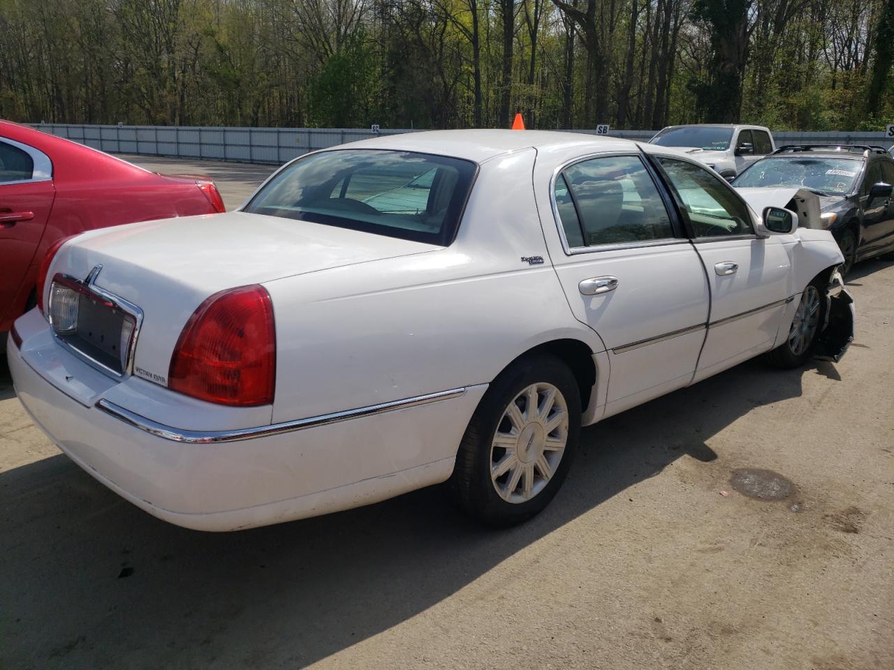 Photo 4 from auction – 2011 LINCOLN TOWN CAR S with VIN 2LNBL8CV6BX752825