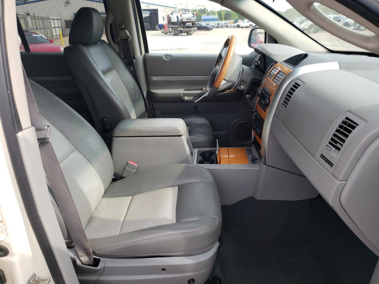 Photo 5 from auction – 2007 CHRYSLER ASPEN LIMI with VIN 1A8HX58P37F560415