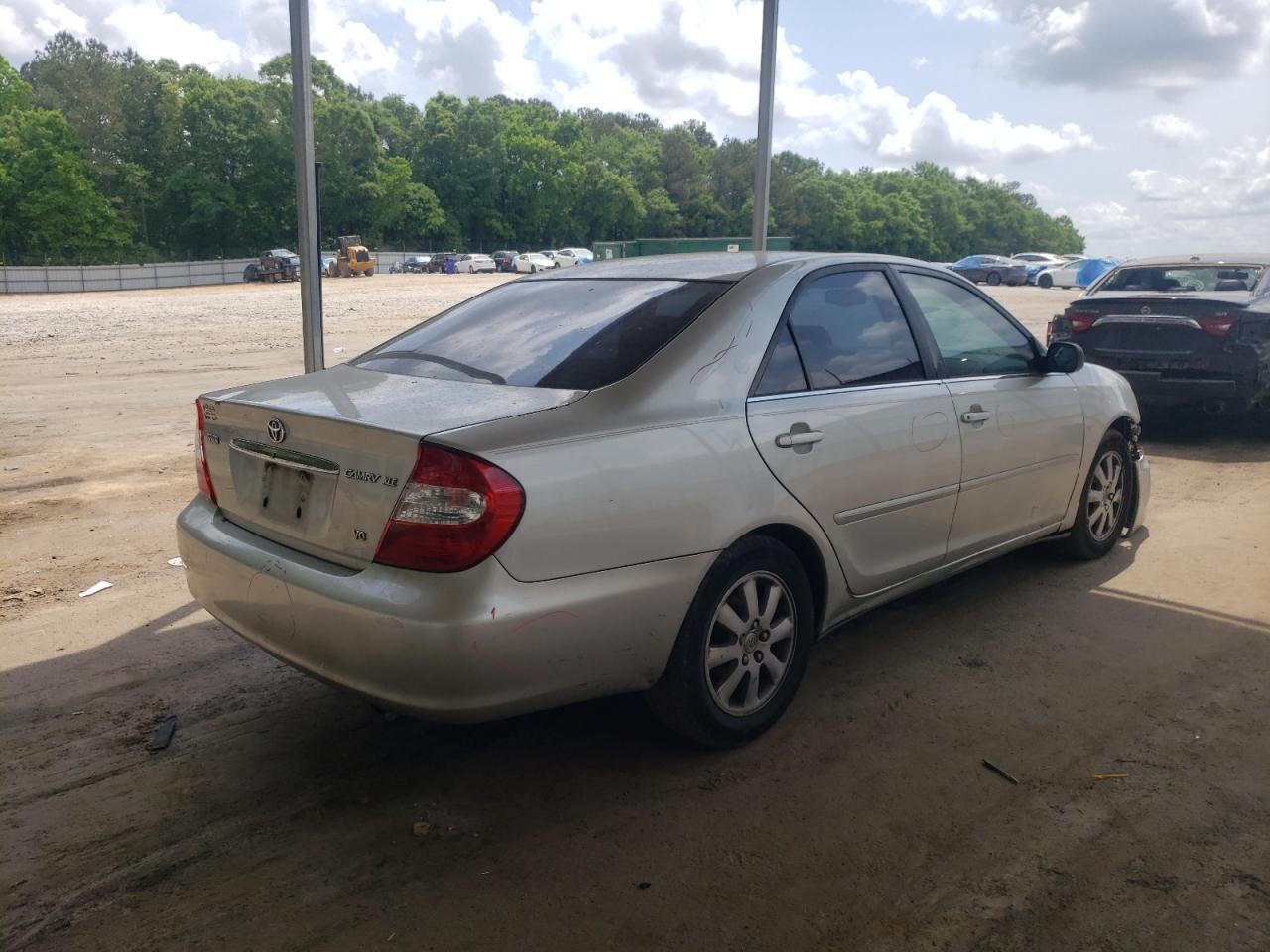 Photo 4 from auction – 2004 TOYOTA CAMRY LE with VIN JTDBF32K640155200
