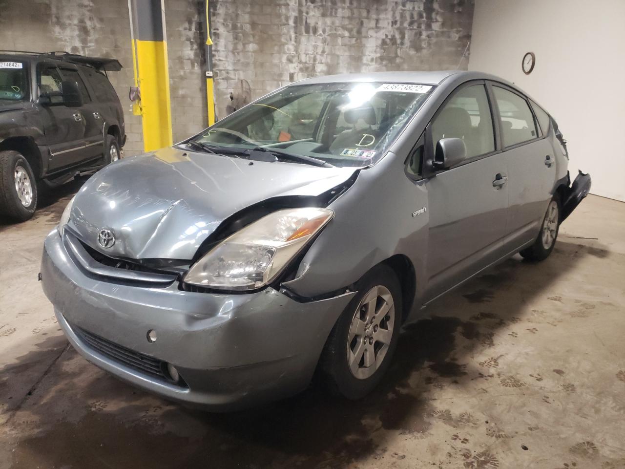 Photo 2 from auction – 2005 TOYOTA PRIUS with VIN JTDKB20U953091275