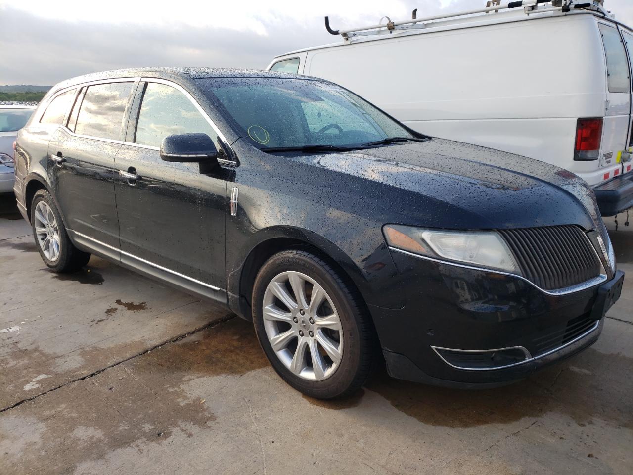 LINCOLN MKT 2014 with VIN 2LMHJ5AT3EBL53053 - Photo from auction