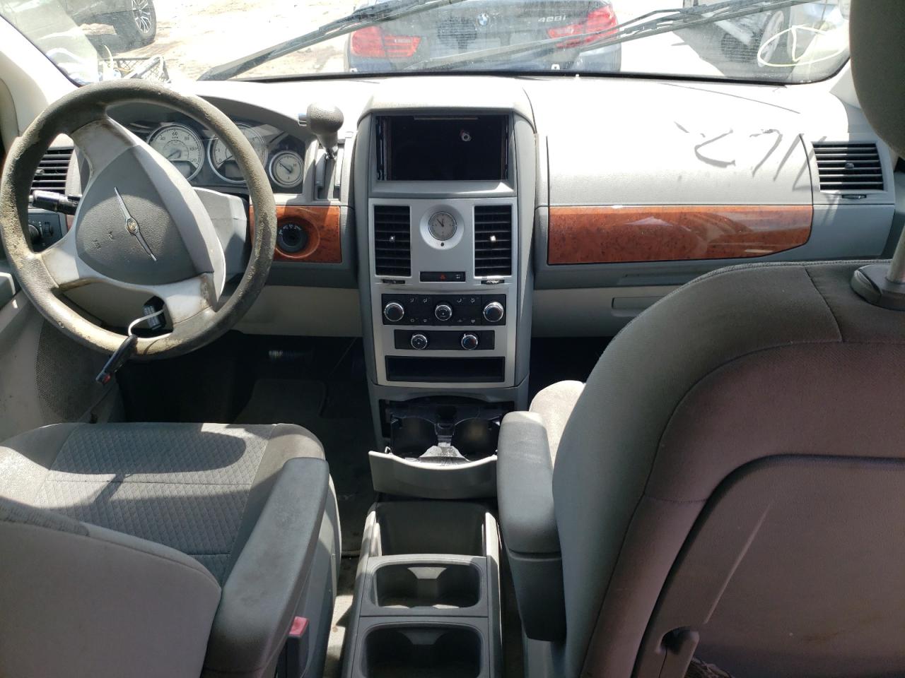 Photo 9 from auction – 2009 CHRYSLER TOWN & COU with VIN 2A8HR44E29R613531