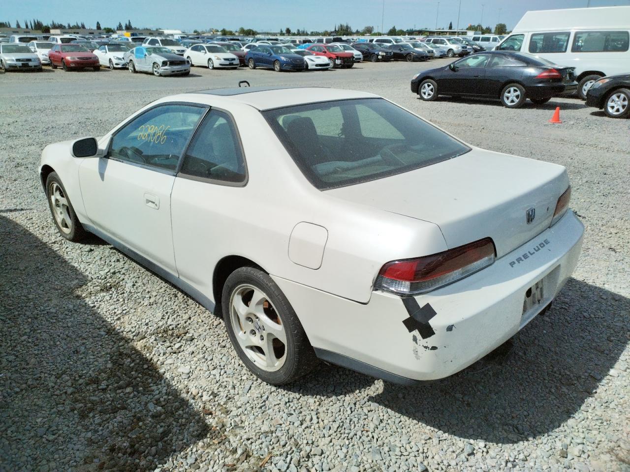 Photo 3 from auction – 2001 HONDA PRELUDE with VIN JHMBB62461C003375