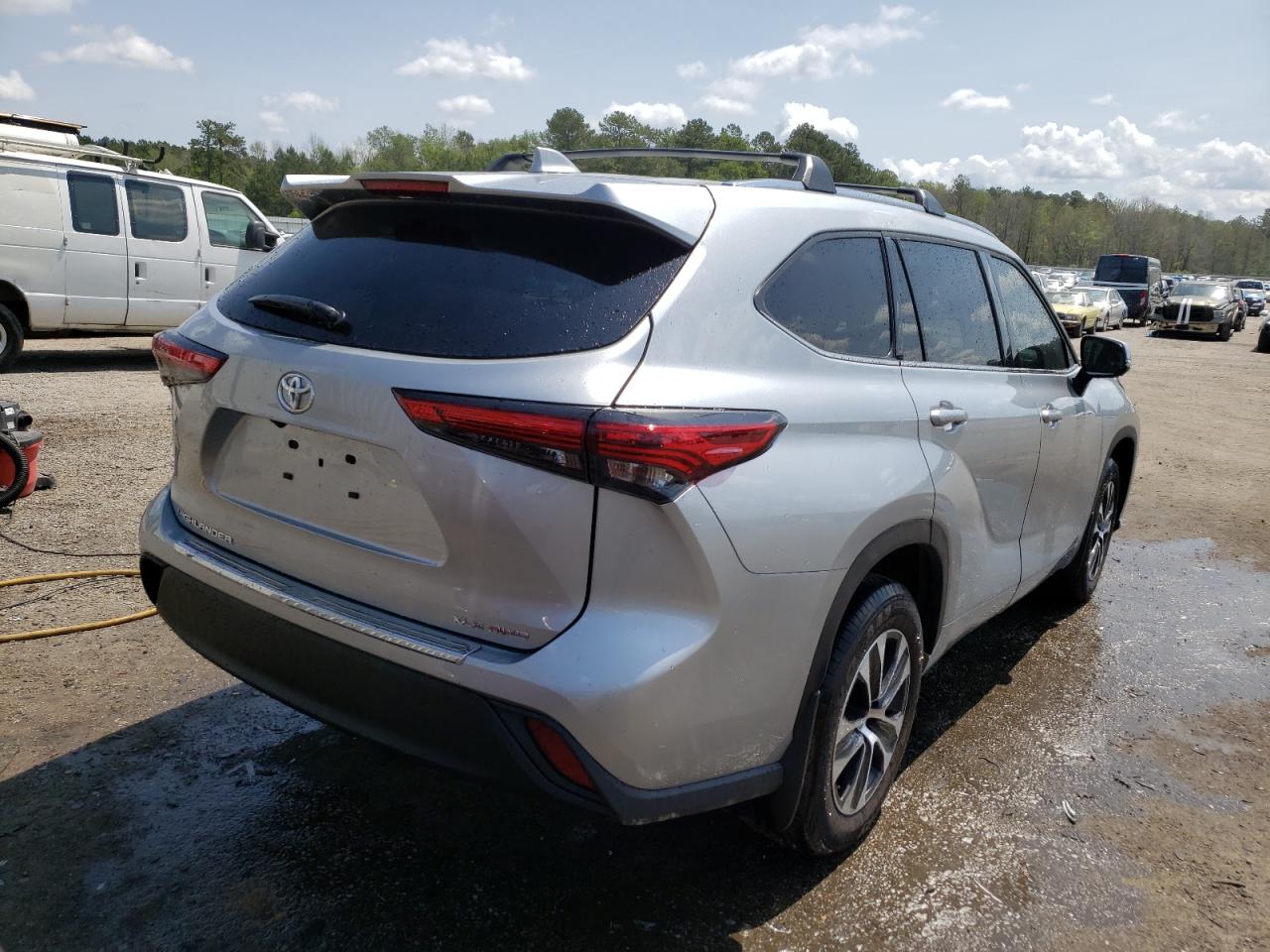 Photo 4 from auction – 2021 TOYOTA HIGHLANDER with VIN 5TDGZRBH3MS558200