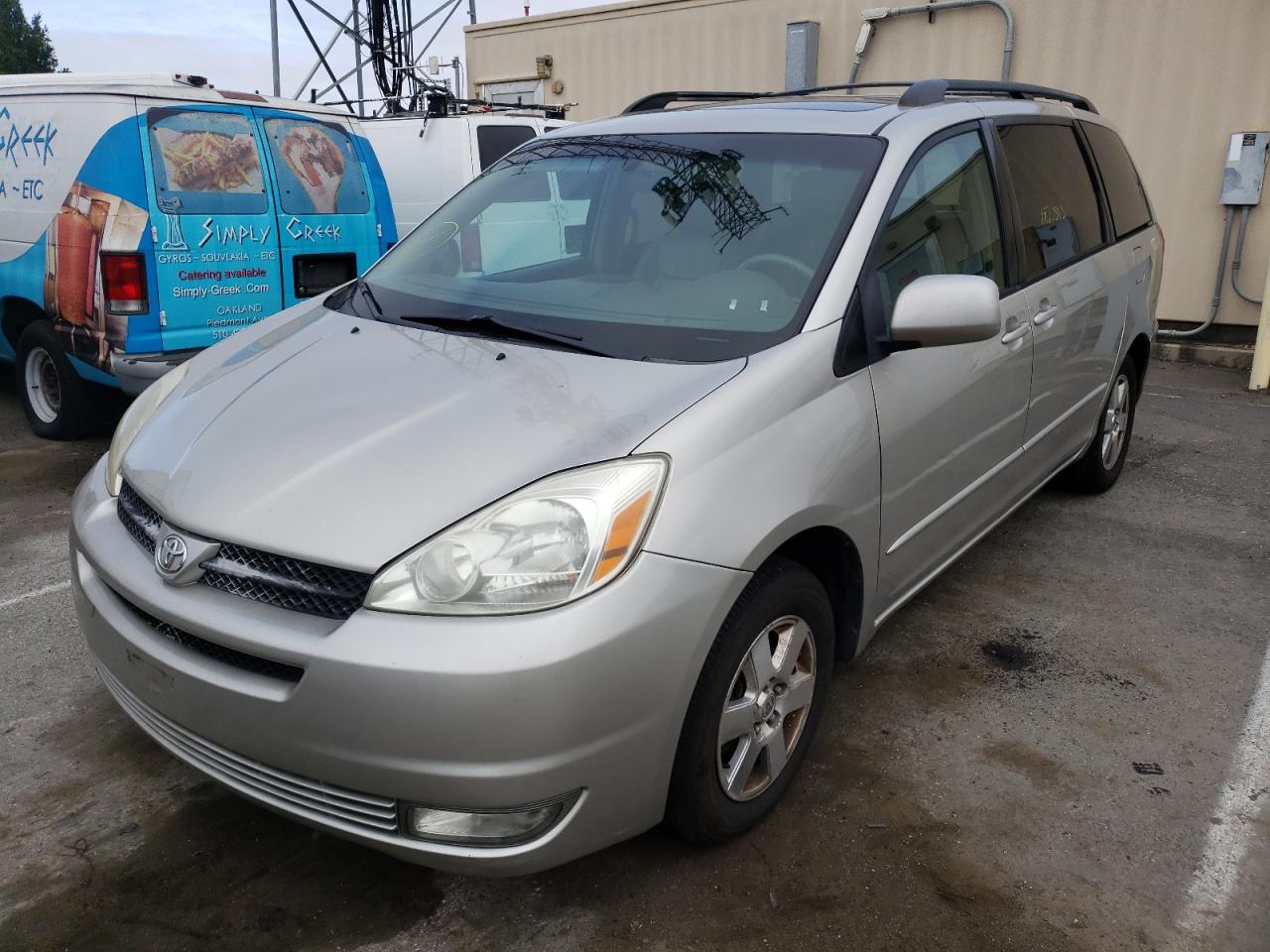 Photo 2 from auction – 2004 TOYOTA SIENNA XLE with VIN 5TDZA22C14S189459