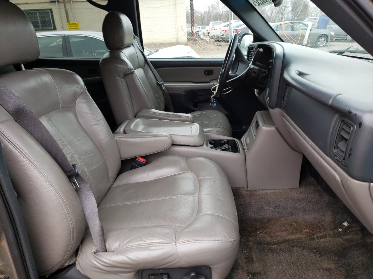 Photo 5 from auction – 2002 CHEVROLET SUBURBAN with VIN 3GNFK16Z82G132509