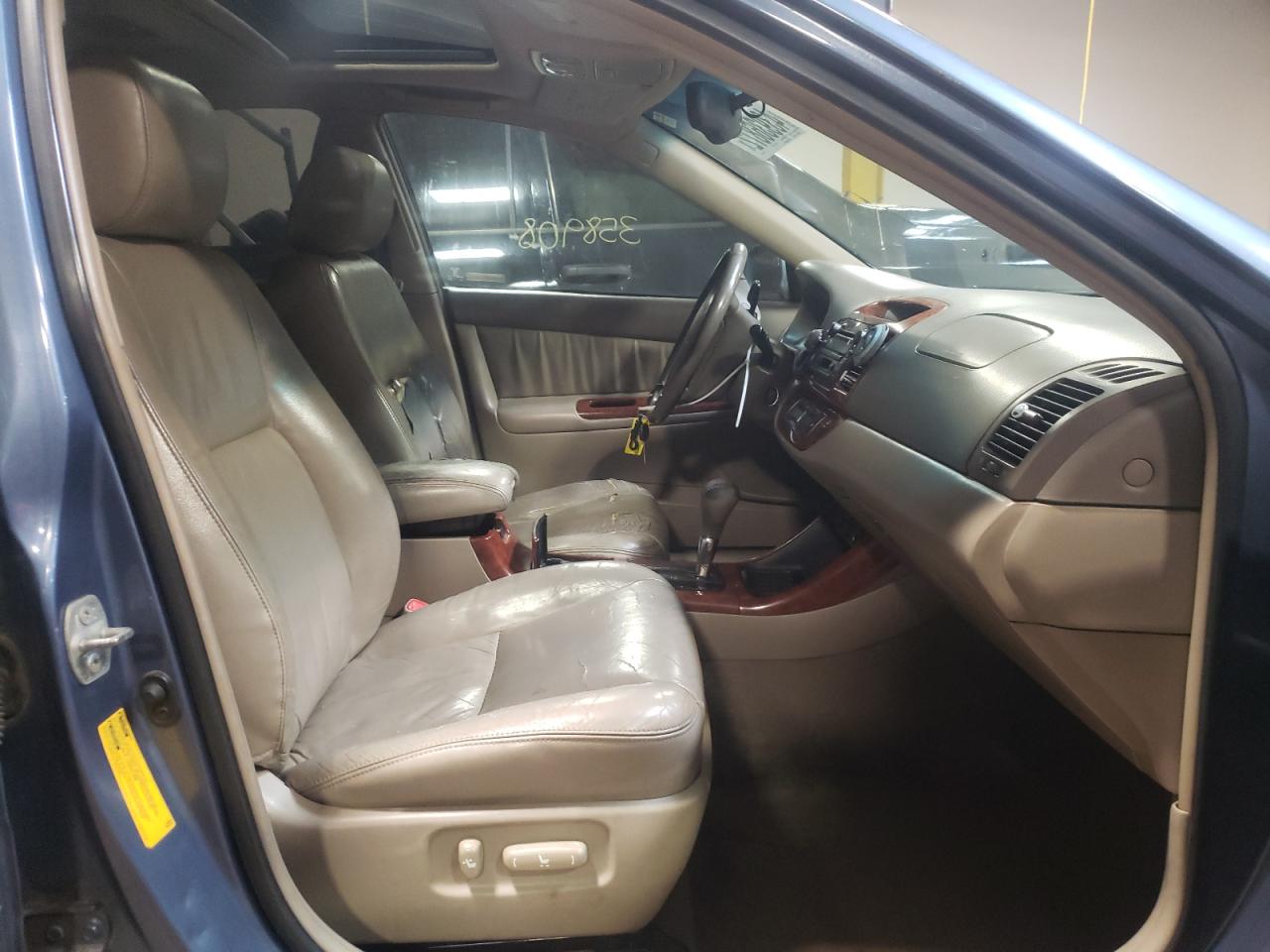 Photo 5 from auction – 2004 TOYOTA CAMRY LE with VIN 4T1BE30KX4U848975