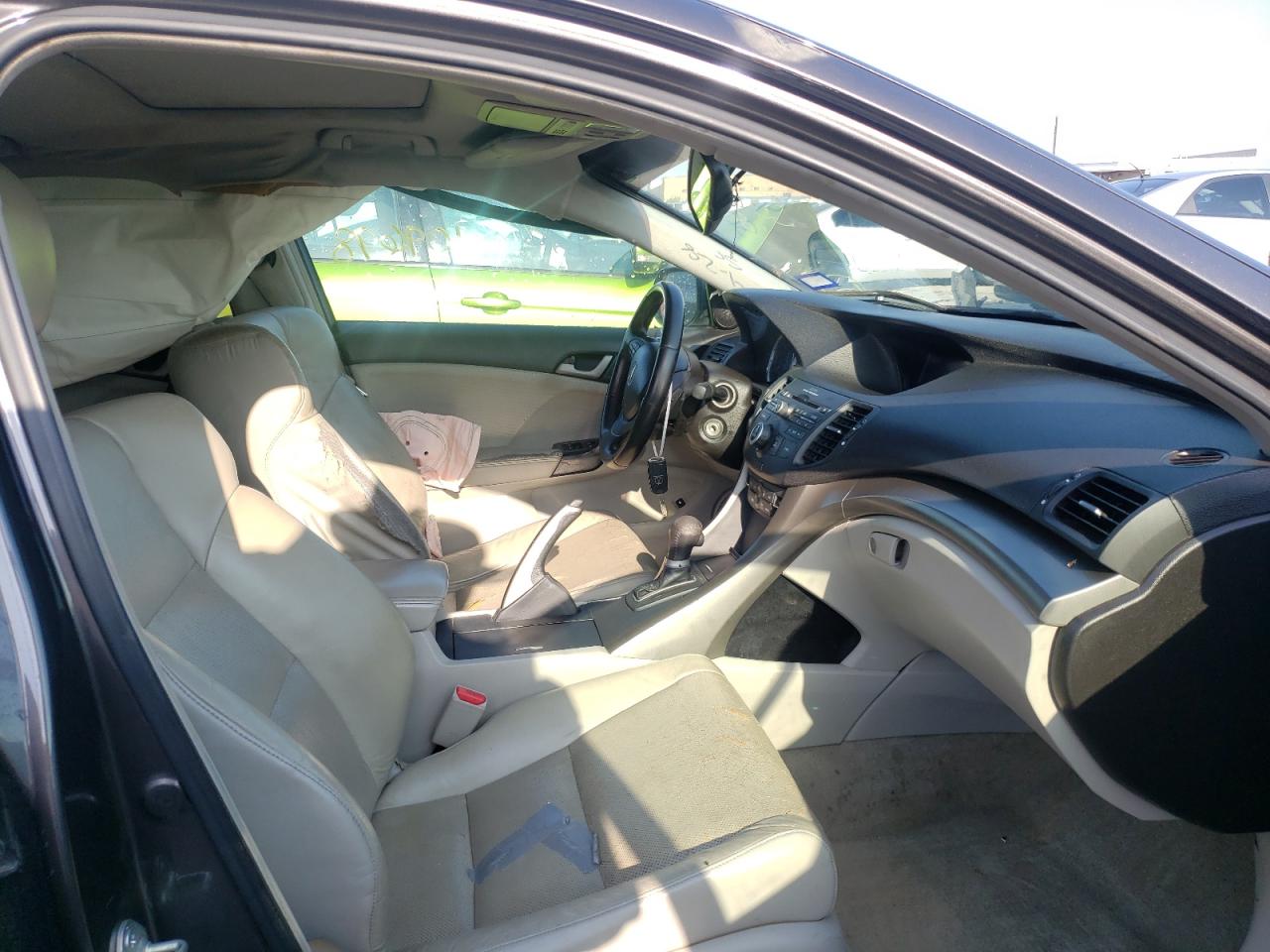 Photo 5 from auction – 2010 ACURA TSX with VIN JH4CU2F61AC042362