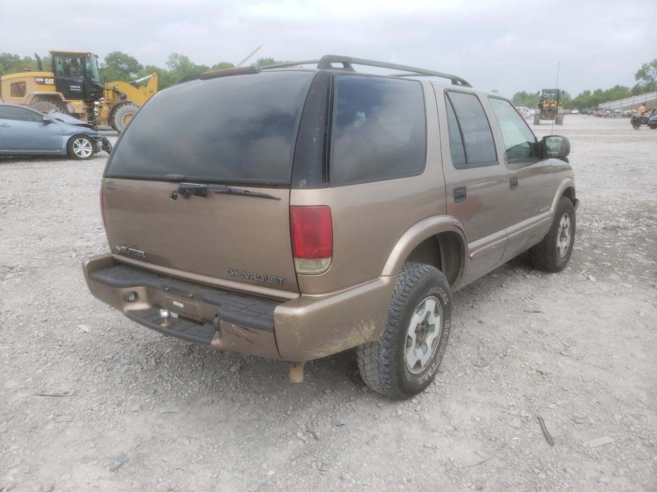 Photo 4 from auction – 2002 CHEVROLET BLAZER with VIN 1GNDT13W52K206136