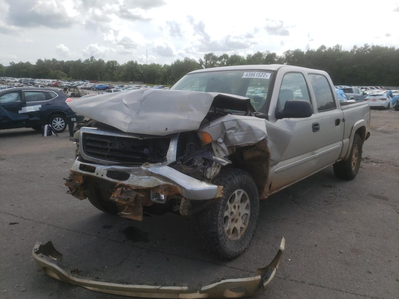 Photo 12 from auction – 2005 GMC NEW SIERRA with VIN 2GTEK13TX51297169