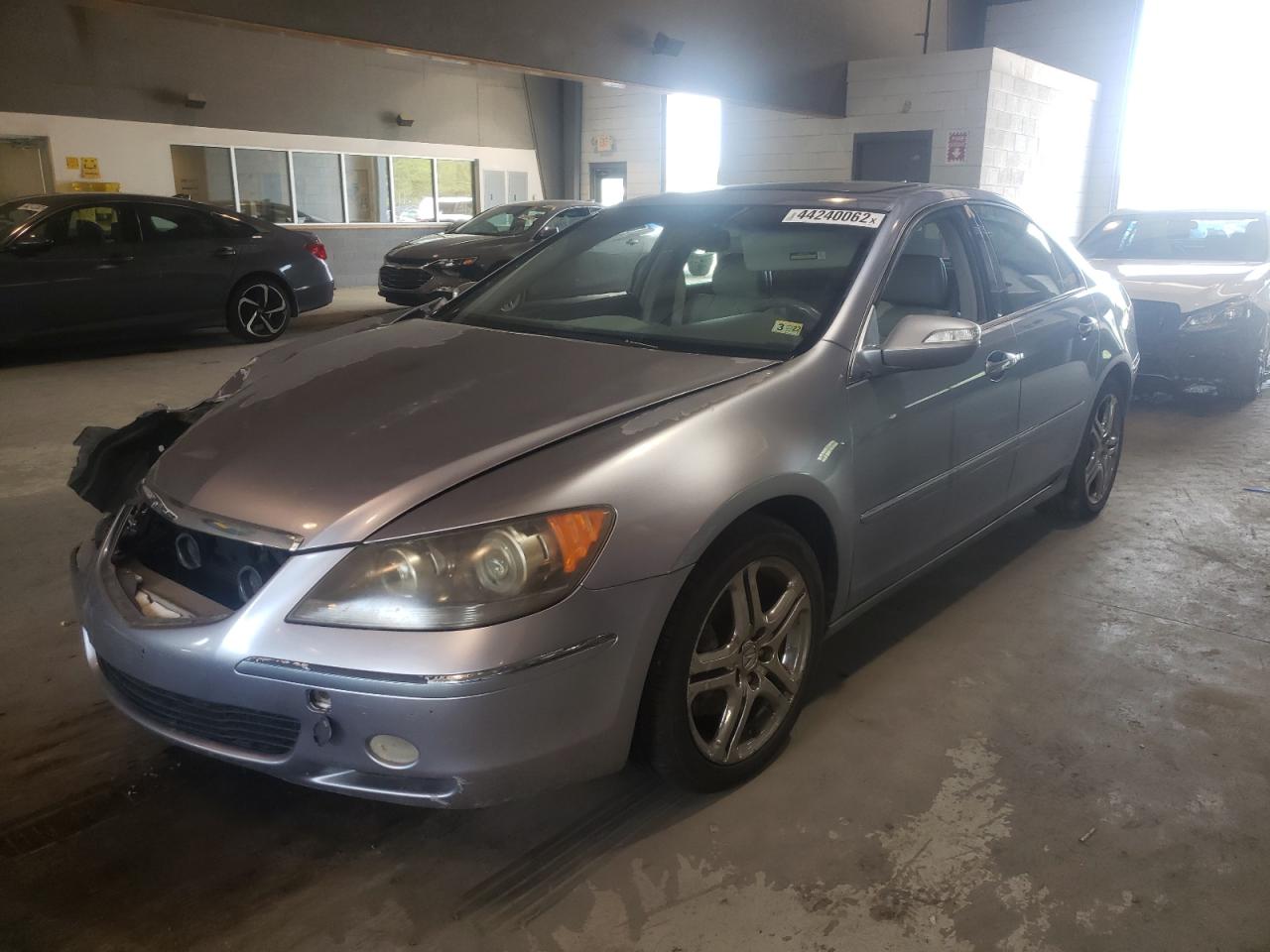 Photo 2 from auction – 2005 ACURA RL with VIN JH4KB16585C016270