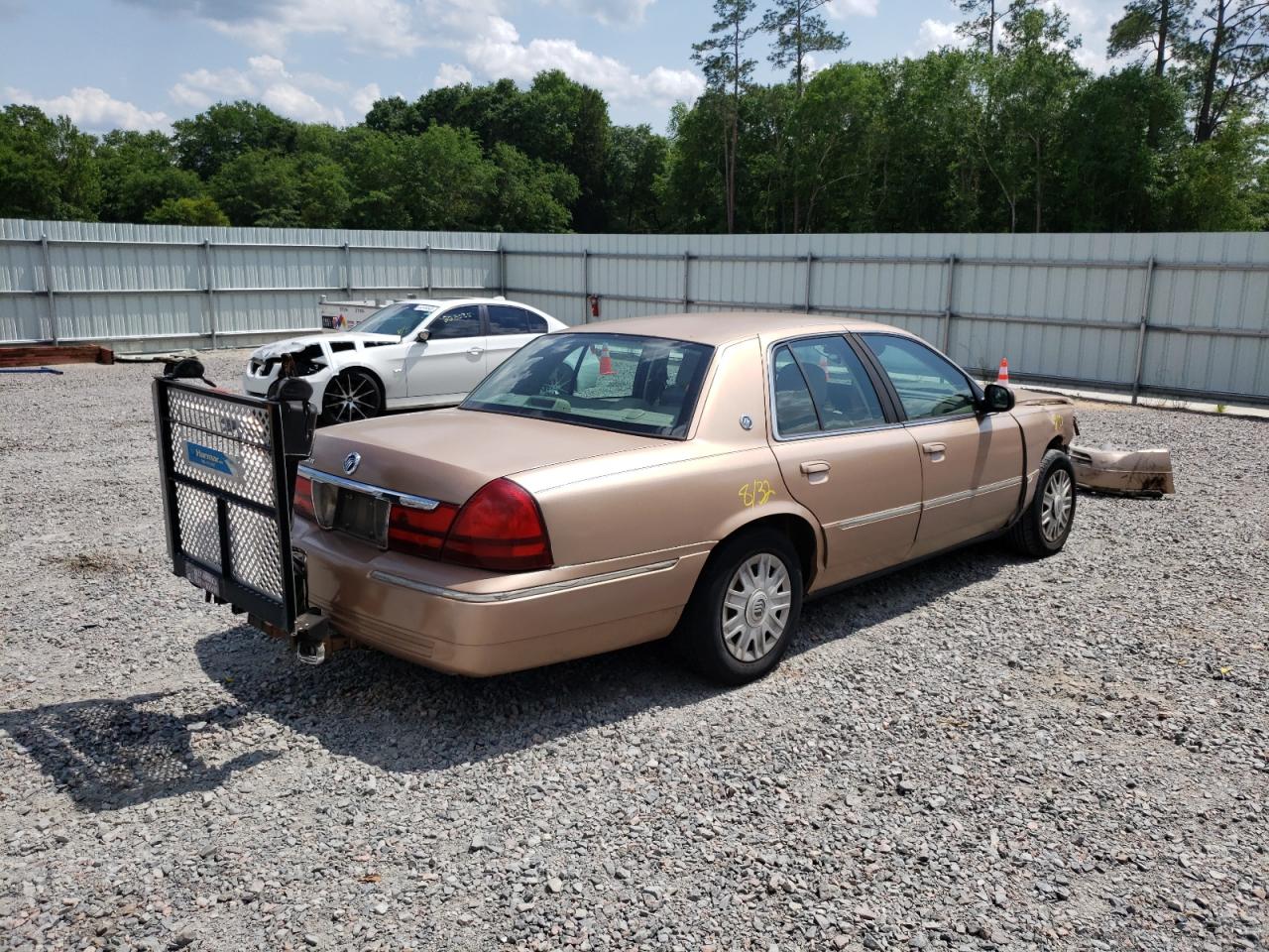 Photo 13 from auction – 2004 MERCURY GRAND MARQ with VIN 2MEFM74W84X687434