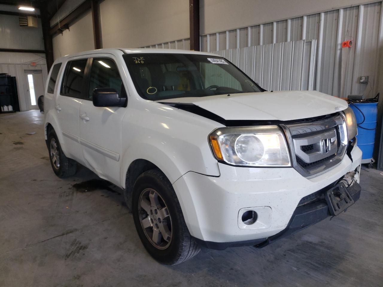 HONDA PILOT LX 2010 with VIN 5FNYF3H27AB016532 - Photo from auction